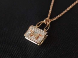 爱马仕箱包项链(爱马仕新款包包项链)