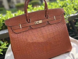 爱马仕雾面翡翠绿鳄鱼皮(爱马仕翡翠绿鳄鱼皮质女士手提包)