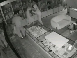 香港爱马仕店被抢走66个包(香港爱马仕便宜吗)