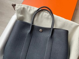 爱马仕60个包(爱马仕 包 多少钱)