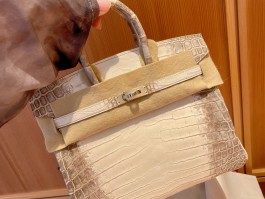 爱马仕喜马拉雅包包图片(爱马仕喜马拉雅包包价格一览表)